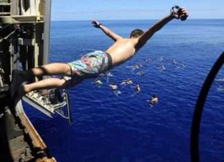 Відпочинок американських моряків у відкритому морі (21 фото)