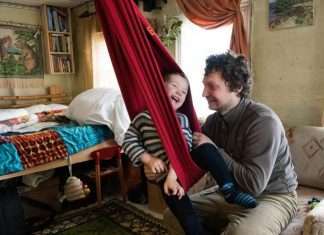 Життя російських дауншифтерів на острові в Губернському водосховище (21 фото)