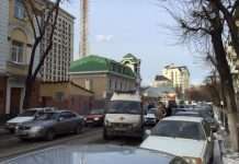 У Воронежі пяний водій швидкої допомоги протаранив шість автомобілів (6 фото + відео)