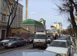 У Воронежі пяний водій швидкої допомоги протаранив шість автомобілів (6 фото + відео)