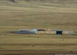 Для чого монголи будують паркани навколо своїх юрт в степах (3 фото)