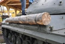 Навіщо на танки навішують колода «скриня Роммеля»