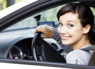 Мій друг обїжджав новенький range rover на парковці і злегка зачепив своїм дзеркалом дзеркало джипа