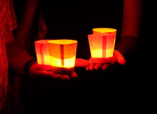 А найголовніше Микола забув. Він не взяв ліхтарик