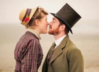 Сімейна пара вже 10 років живе в XIX столітті