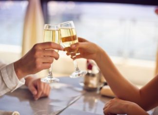 Пару років тому жили ми з дружною компанією в трійці на околиці Москви