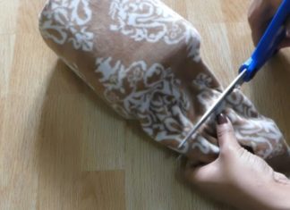 Зручна штучка, зроблена з пластикової пляшки і старого одягу