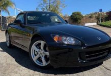 Десятирічний родстер Honda S2000 майже без пробігу
