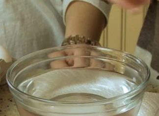 Звичайні гумки і пара хвилин: як швидко і креативно розфарбувати яйця до Великодня