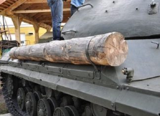 Ось навіщо на танки навішують колода «скриня Роммеля»