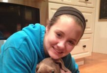 Негарна собака, яка зуміла знайти господарів