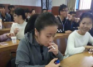 Студентам вузу дозволили курити на лекції, щоб краще зрозуміти предмет