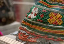 Народ, одягнена в самоцвіти