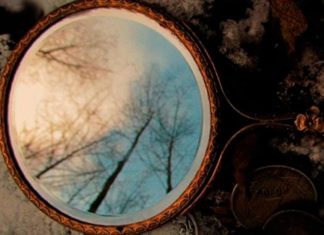 Магічні дзеркала і їх чаклунські властивості: забобони та реальність