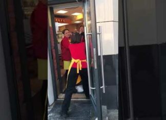 Вигнання Сатани, вселившегося у покупця в магазині