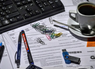 Божевільна, чи що? Звільнилася з такою престижно роботи!