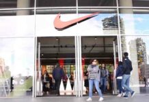 Купив 300 пар японських кросівок і продав їх з багажника авто: історія компанії nike