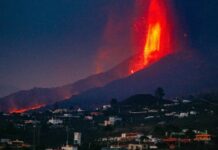 Відео дня: церква потонула в лаві