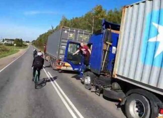 Колона велосипедистів не поділила дорогу з далекобійниками в підмосков’ї