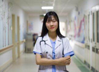 ИИ-Вызов Медицинскому Образованию: ChatGPT и Границы Человеческого Знания