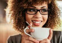 Кофе: Не просто бодрящий напиток, а щит против сердечных бурь