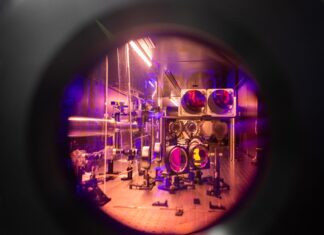 Найпотужніший лазер Америки зробив свій перший постріл потужністю 2 Петавата