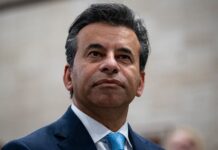 Керівництво FDA піддається критиці через внутрішні розбіжності