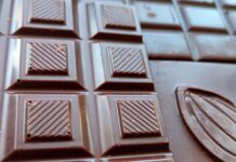 Теобромін у темному шоколаді пов’язаний із уповільненням біологічного старіння