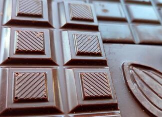 Теобромін у темному шоколаді пов’язаний із уповільненням біологічного старіння