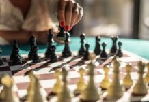 Trampas estratégicas en el ajedrez: un mínimo esfuerzo para obtener la máxima ganancia