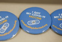 Вакцинація проти COVID-19 пов’язана зі зниженням ризику важких захворювань і смерті