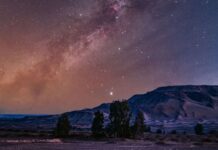 Літній трикутник сяє над чорною пустелею Єгипту на дивовижній астрофотографії