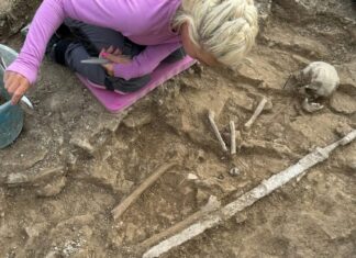 Англосаксонські могили розкривають зброю як символи втрати, ідентичності та майбутніх прагнень