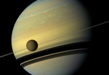 Супутники Сатурна: Бурхлива Історія Зіткнень та Кільця