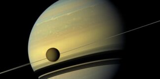 Les Lunes de Saturne : Une histoire violente de collisions et d’anneaux