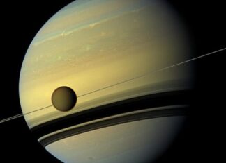 Супутники Сатурна: Бурхлива Історія Зіткнень та Кільця