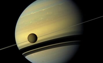 Супутники Сатурна: Бурхлива Історія Зіткнень та Кільця