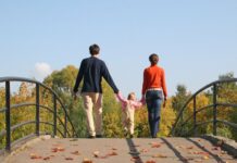 Дослідження показує, що раннє залучення батька є ключем до здоров’я дитини