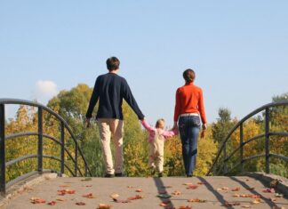 Дослідження показує, що раннє залучення батька є ключем до здоров’я дитини