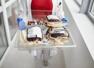 Дезінформація про вакцини проти COVID-19 ставить під загрозу безпеку пацієнтів при переливанні крові