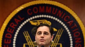 Pourquoi la FCC ne peut pas vous empêcher d’entendre des bombes F à la télévision
