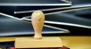 Древние корни повседневных штампов: от глиняных табличек до средневековых печатей